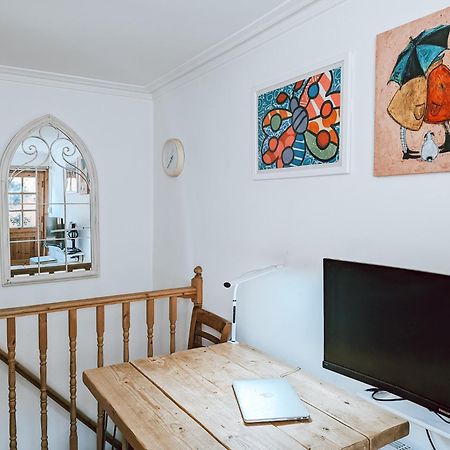 The Clapham Apartment With Private Patio ลอนดอน ภายนอก รูปภาพ