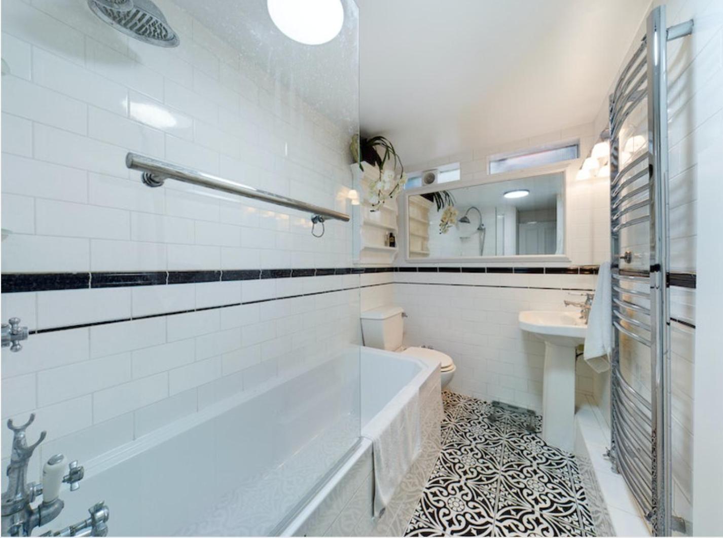 The Clapham Apartment With Private Patio ลอนดอน ภายนอก รูปภาพ