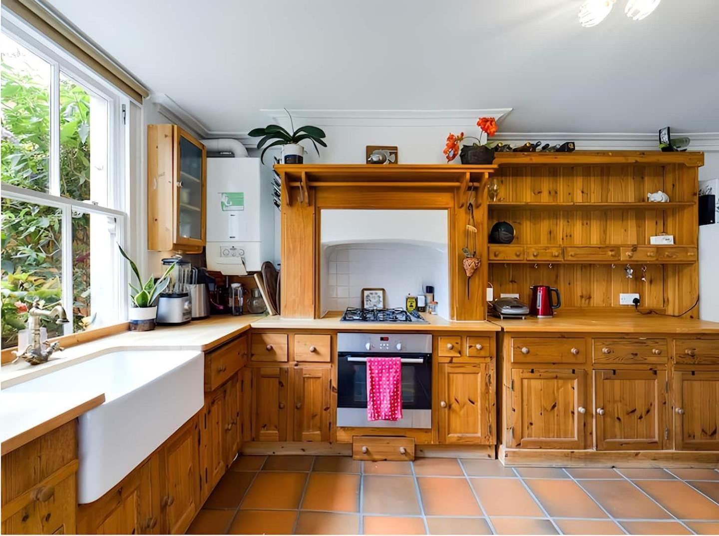 The Clapham Apartment With Private Patio ลอนดอน ภายนอก รูปภาพ