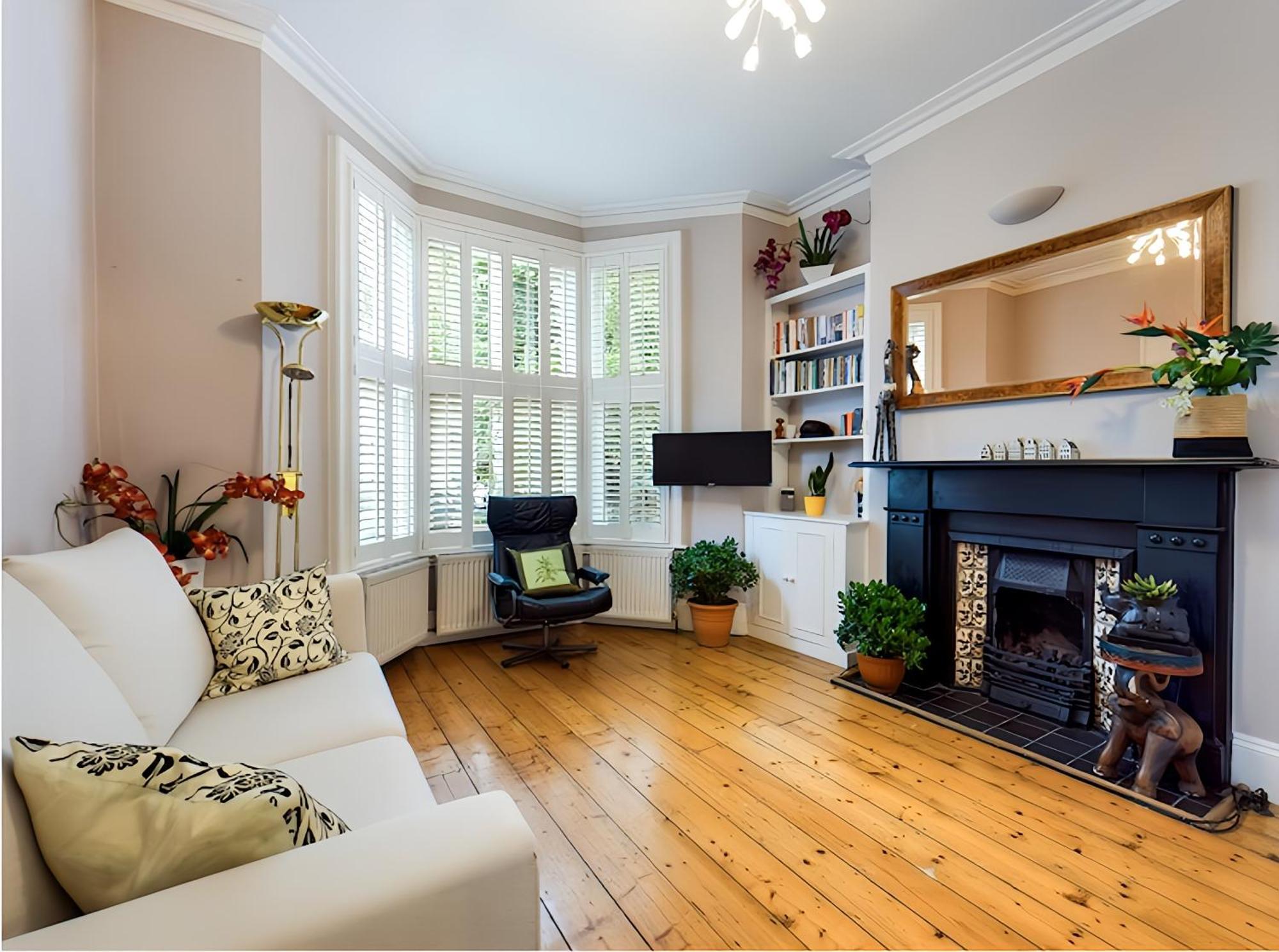 The Clapham Apartment With Private Patio ลอนดอน ภายนอก รูปภาพ