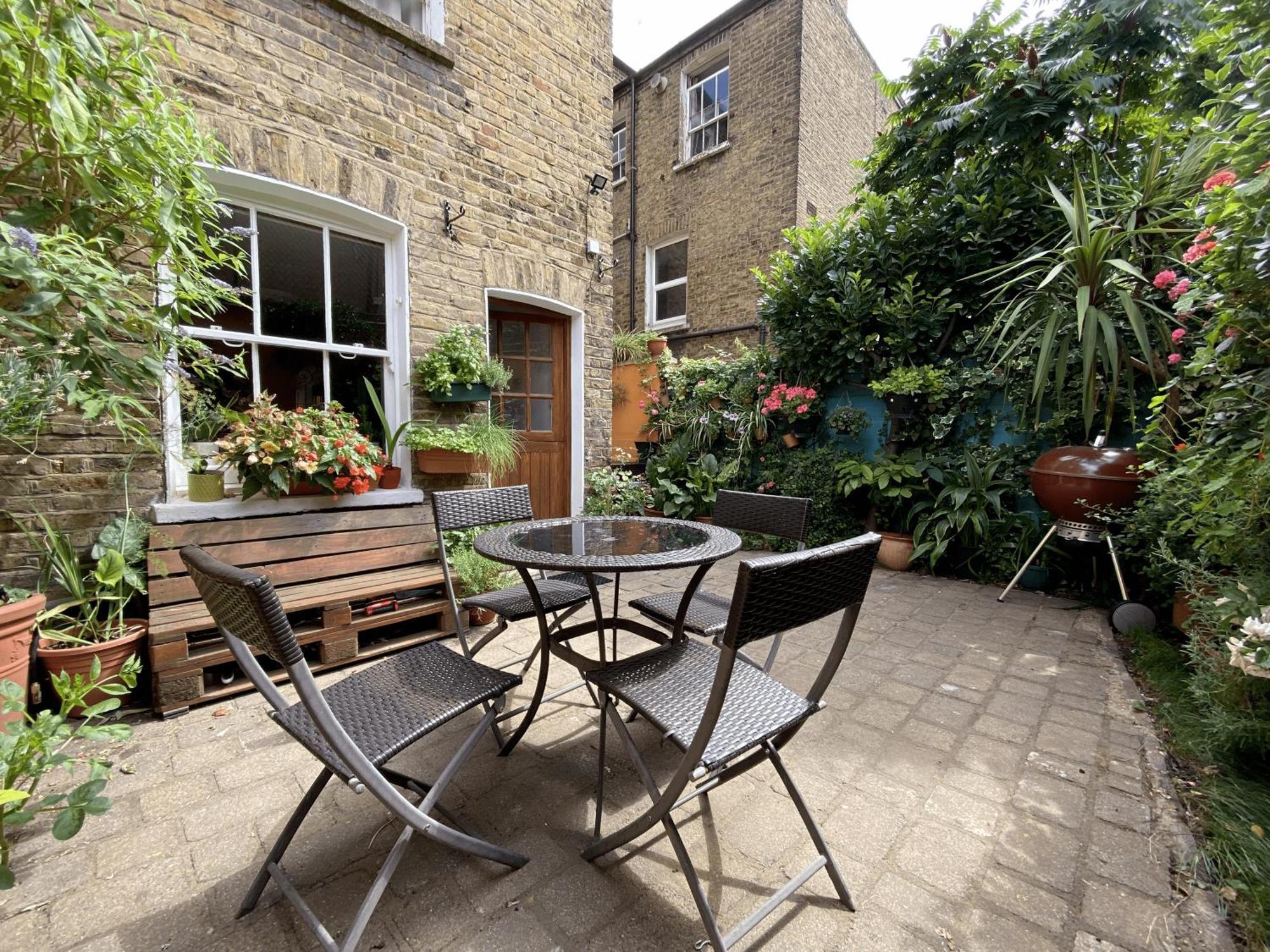 The Clapham Apartment With Private Patio ลอนดอน ภายนอก รูปภาพ